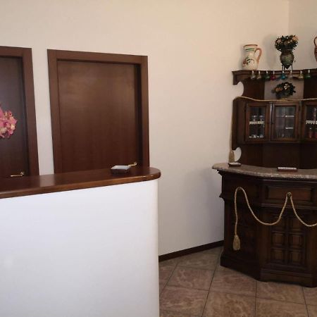 Bed and Breakfast Lux Rho Fiera Lainate Exterior foto