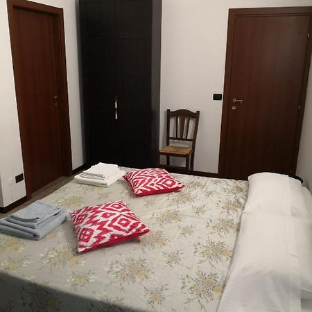 Bed and Breakfast Lux Rho Fiera Lainate Exterior foto